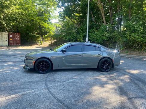 Used 2017 Dodge Charger SXT w/ Blacktop Package RWD image 9