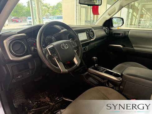 Used 2019 Toyota Tacoma SR5 RWD image 23