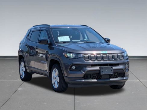Used 2022 Jeep Compass Latitude w/ Convenience Group AWD/4WD image 7