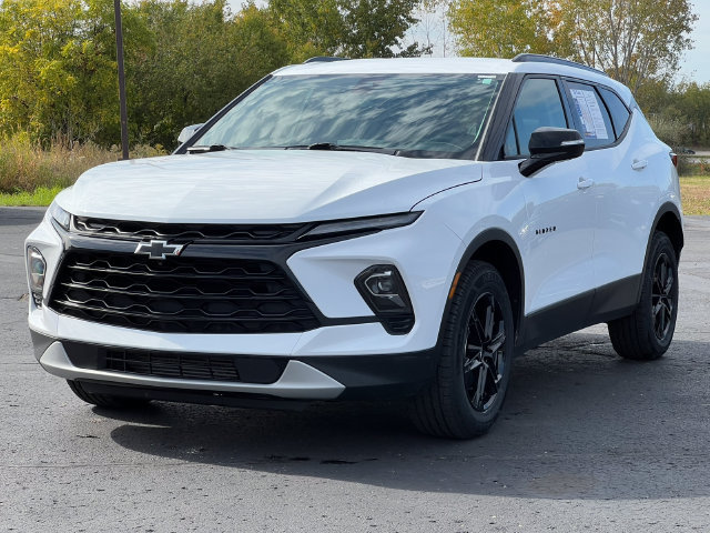 Used 2024 Chevrolet Blazer LT w/ Sound & Technology Package AWD/4WD image 2