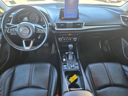 Used 2018 MAZDA MAZDA3 Touring image 12