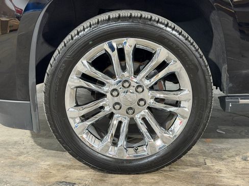 Used 2019 Cadillac Escalade Premium Luxury w/ LPO, Radiant Package AWD/4WD image 11