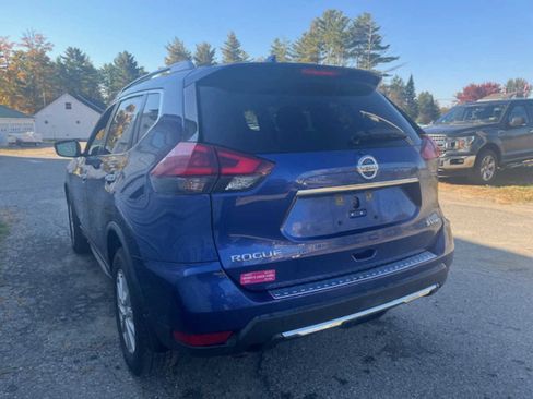 Used 2018 Nissan Rogue SV image 4