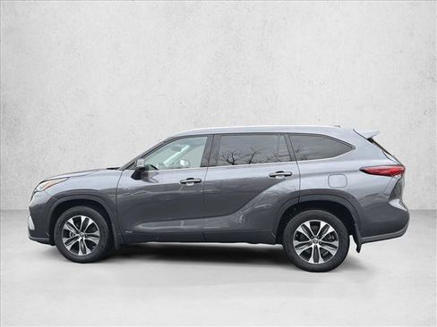 Certified 2022 Toyota Highlander XLE image 8
