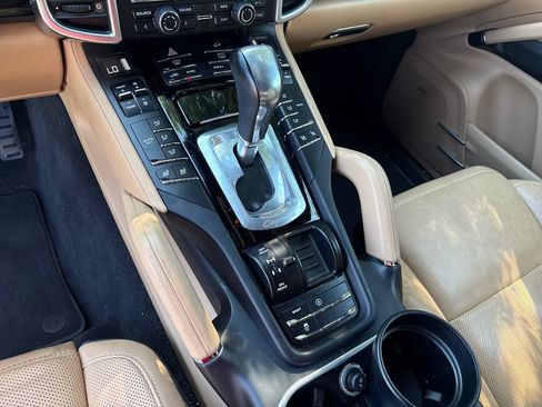 Used 2016 Porsche Cayenne AWD/4WD image 19