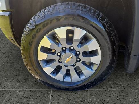 Used 2025 Chevrolet Silverado 2500 Custom w/ Custom Value Package image 14