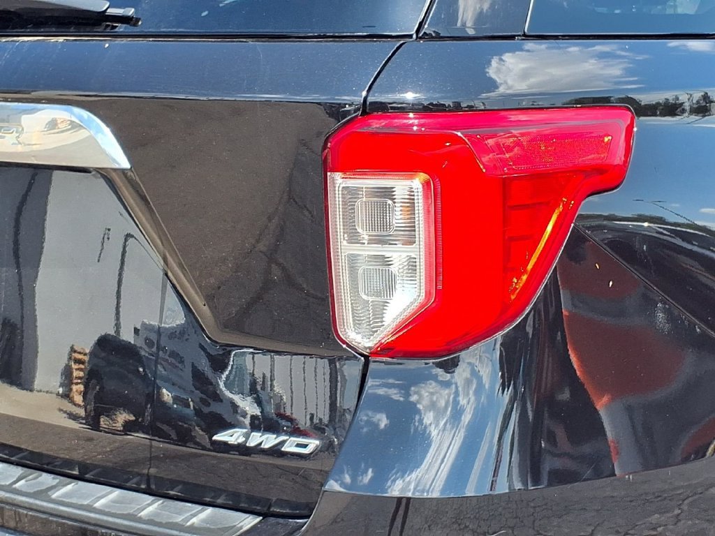 Used 2022 Ford Explorer XLT w/ Equipment Group 202A AWD/4WD image 33