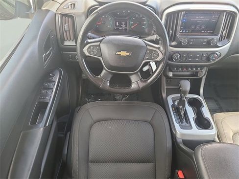 Used 2022 Chevrolet Colorado LT w/ Safety Package image 16
