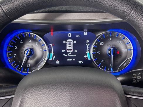 Used 2021 Chrysler Pacifica Touring FWD image 14