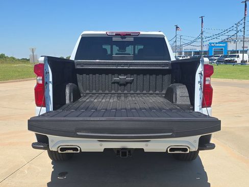 New 2026 Chevrolet Silverado 1500 High Country AWD/4WD image 12