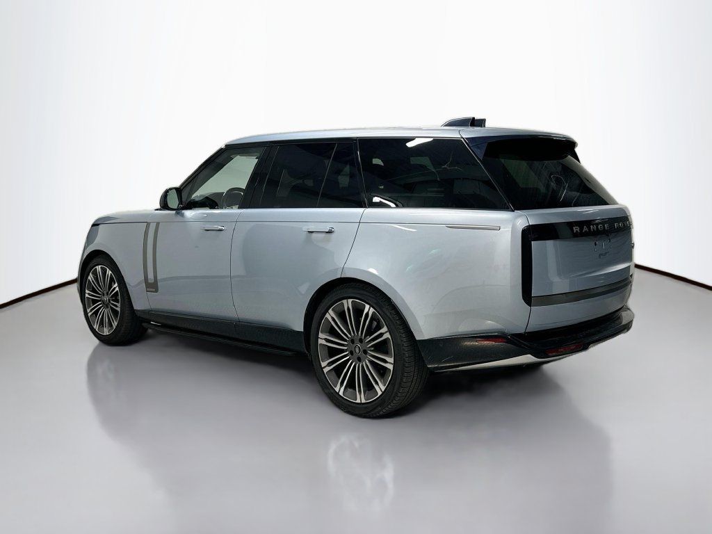 Used 2023 Land Rover Range Rover Autobiography AWD/4WD image 3