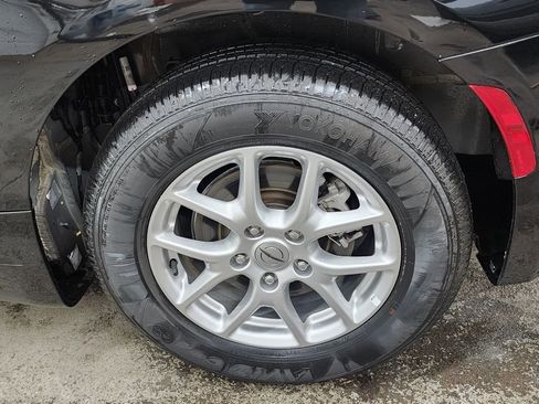 Used 2024 Chrysler Pacifica Touring-L FWD image 33