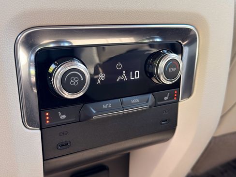Used 2025 GMC Yukon Denali w/ Sun & Power Step Package AWD/4WD image 21