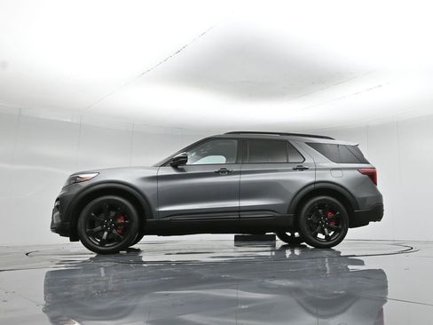 Used 2023 Ford Explorer ST w/ Equipment Group 401A image 8