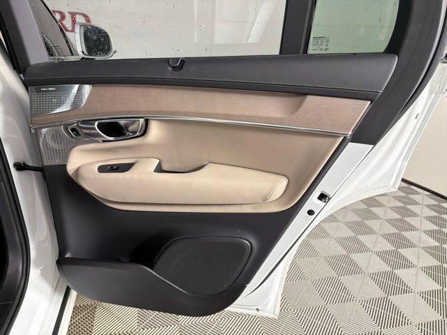 Used 2026 Volvo XC90 B6 Ultra w/ Lounge Package AWD/4WD image 32