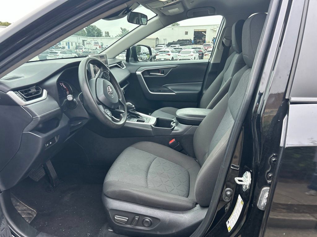 Used 2023 Toyota RAV4 XLE AWD/4WD image 6