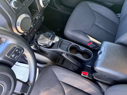 Used 2017 Jeep Wrangler Sport AWD/4WD image 26