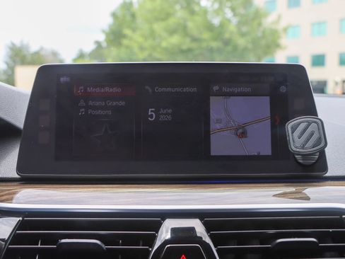 Used 2018 BMW 530i xDrive AWD/4WD image 38