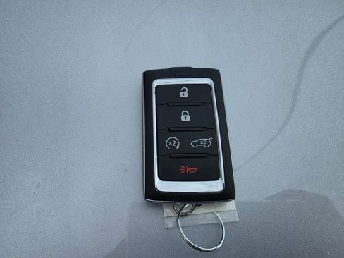 Used 2022 Jeep Grand Cherokee Altitude AWD/4WD image 10