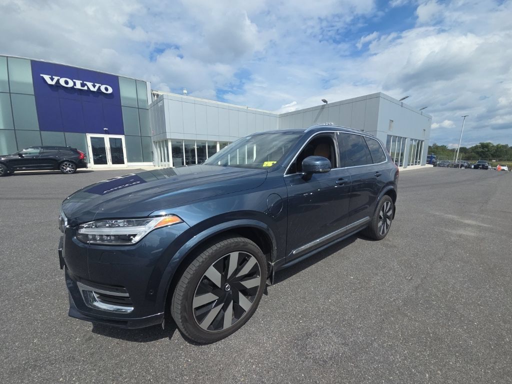 Used 2024 Volvo XC90 T8 Ultimate w/ Lounge Package AWD/4WD image 2