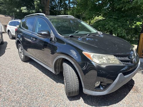 Used 2014 Toyota RAV4 XLE AWD/4WD image 4