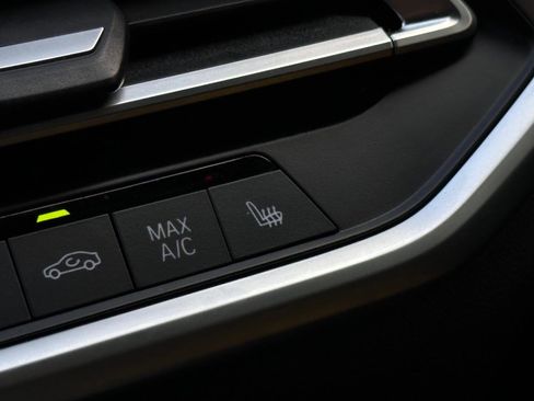 Used 2021 BMW X5 xDrive40i w/ M Sport Package AWD/4WD image 12