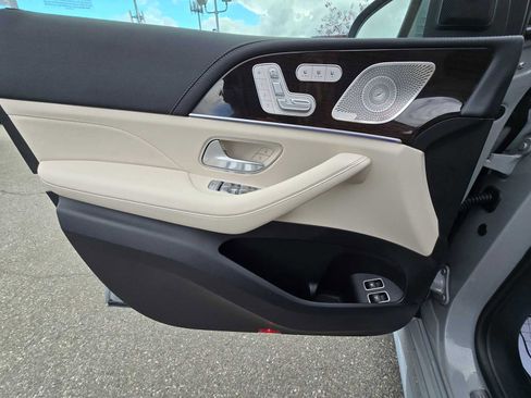 Used 2025 Mercedes-Benz GLE 450e 4MATIC image 26