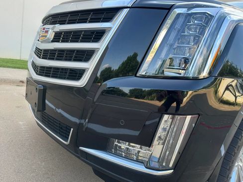 Used 2016 Cadillac Escalade Premium RWD image 5