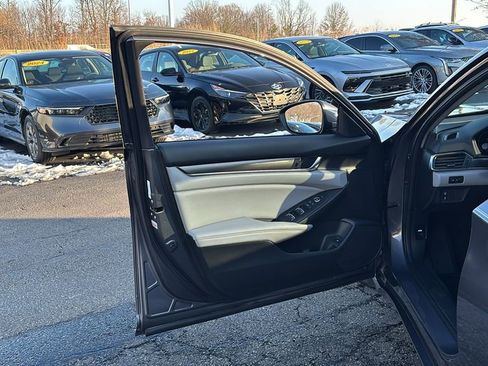 Used 2018 Honda Accord LX image 11