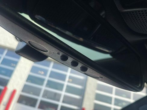 Used 2018 Mercedes-Benz GLC 300 4MATIC image 38