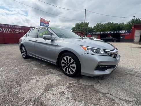Used 2017 Honda Accord Hybrid Sedan image 2