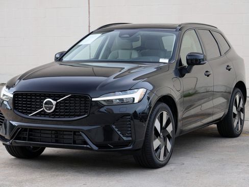 Used 2025 Volvo XC60 T8 Plus w/ Protection Package Premier AWD/4WD image 50