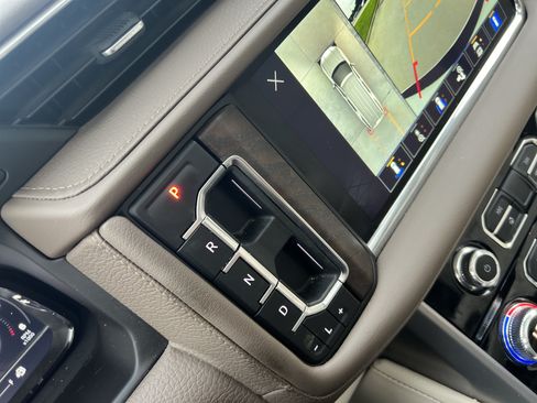 Used 2023 GMC Yukon Denali RWD image 22
