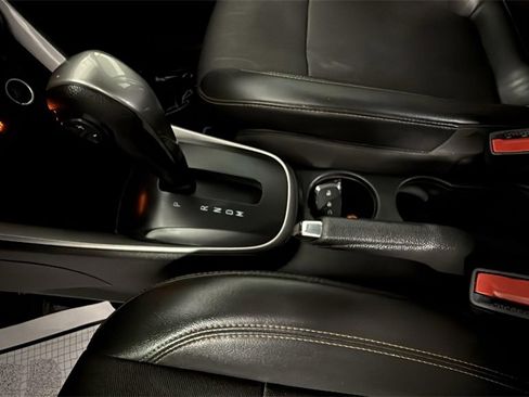 Used 2021 Chevrolet Trax LT w/ LT Convenience Package image 22