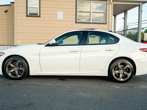 Used 2017 Alfa Romeo Giulia AWD image 8