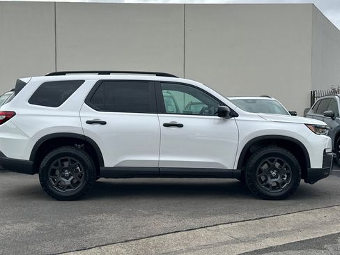 New 2026 Honda Pilot TrailSport image 2