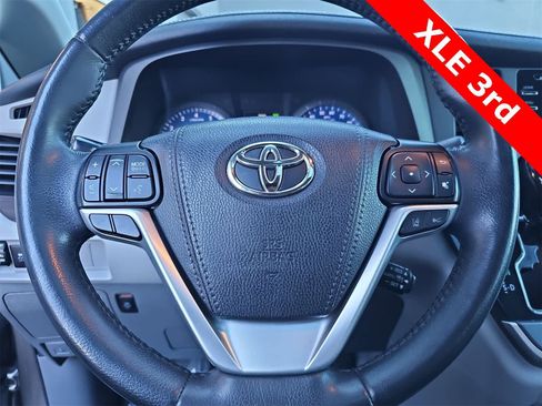 Used 2020 Toyota Sienna XLE image 19