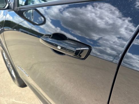 Used 2025 GMC Acadia Elevation FWD image 11