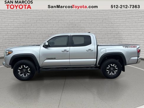 Used 2022 Toyota Tacoma TRD Off-Road AWD/4WD image 2