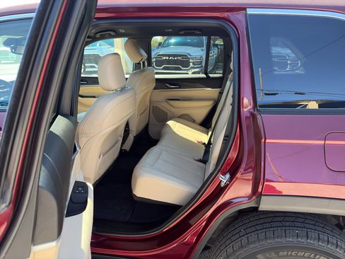 Used 2024 Jeep Grand Cherokee Limited w/ Trailer Tow Package image 14