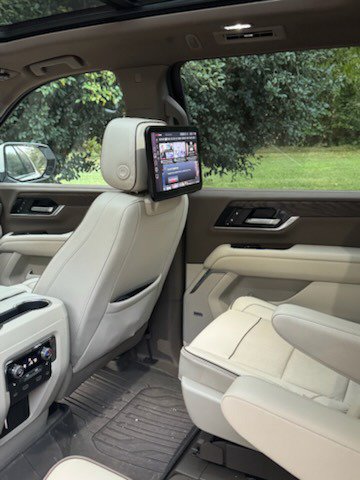 Used 2025 GMC Yukon XL Denali w/ Advanced Technology Package AWD/4WD image 10