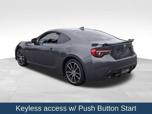 Used 2020 Toyota 86 RWD image 5