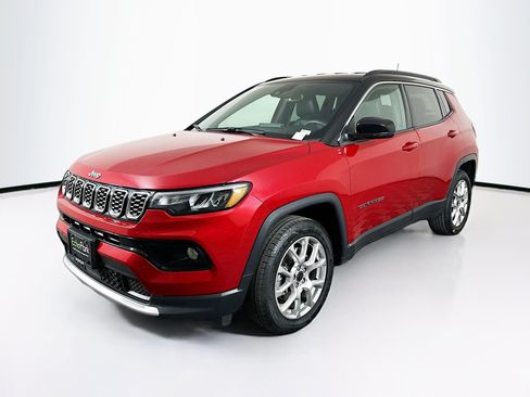 Used 2025 Jeep Compass Limited AWD/4WD image 3