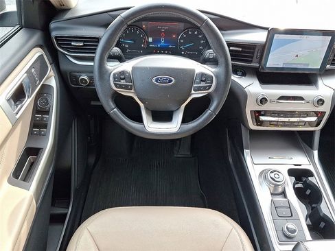Used 2021 Ford Explorer XLT w/ Equipment Group 202A image 2