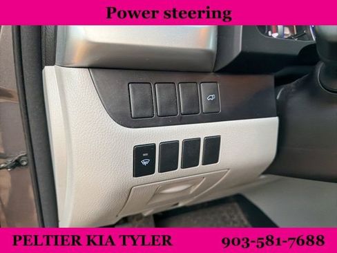 Used 2016 Toyota Highlander XLE image 18