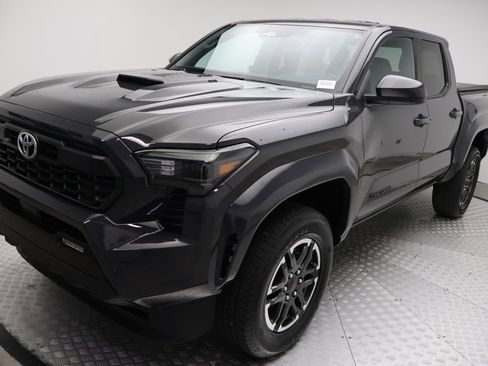 Certified 2025 Toyota Tacoma TRD Sport image 2