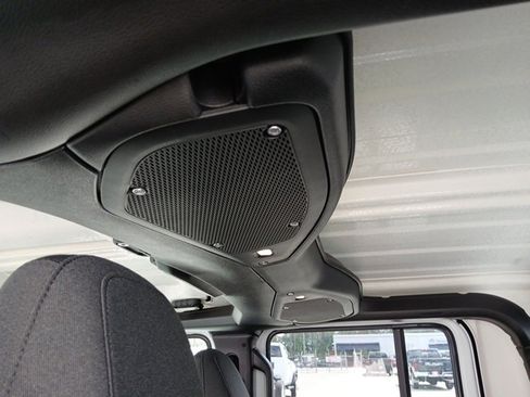 New 2025 Jeep Gladiator Sport image 16