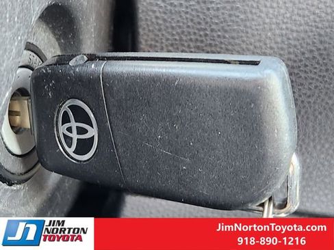 Used 2021 Toyota Corolla LE image 23