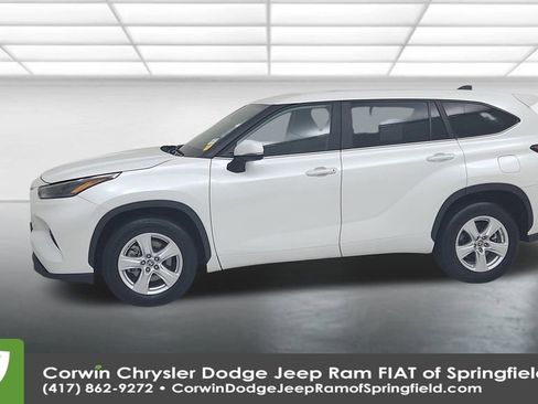 Used 2023 Toyota Highlander LE image 8