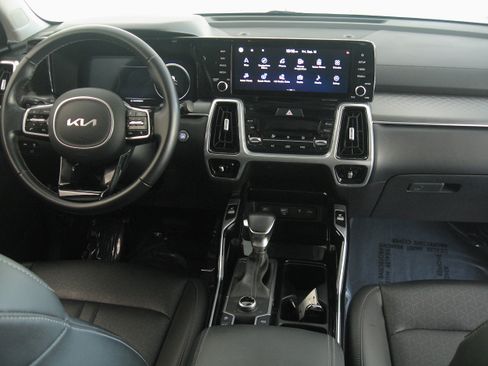 Used 2023 Kia Sorento SX image 2